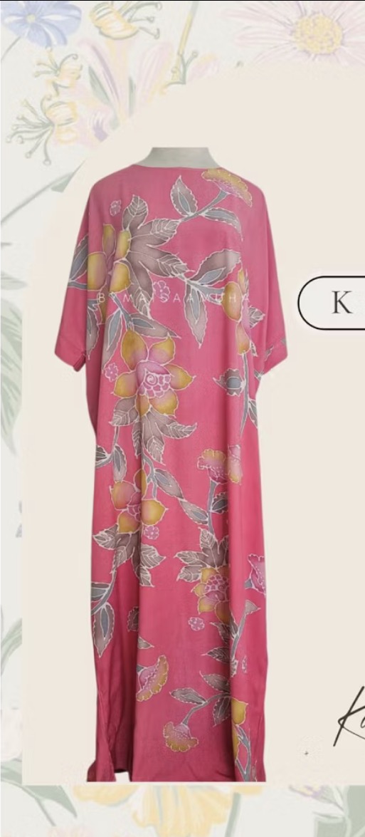 Fuchsia kaftan with gold floral batik painting